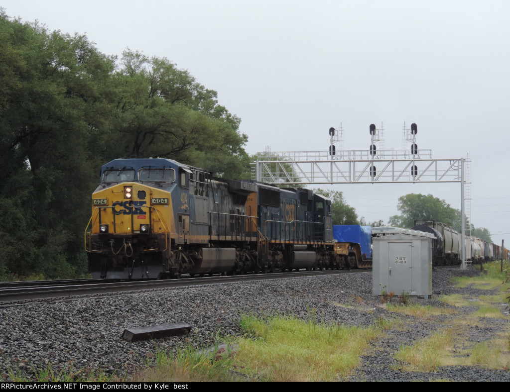 CSX 404 on M561